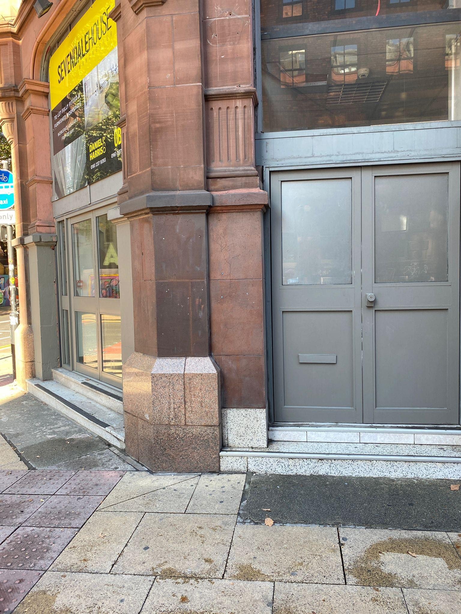 Building facade deep cleaning project