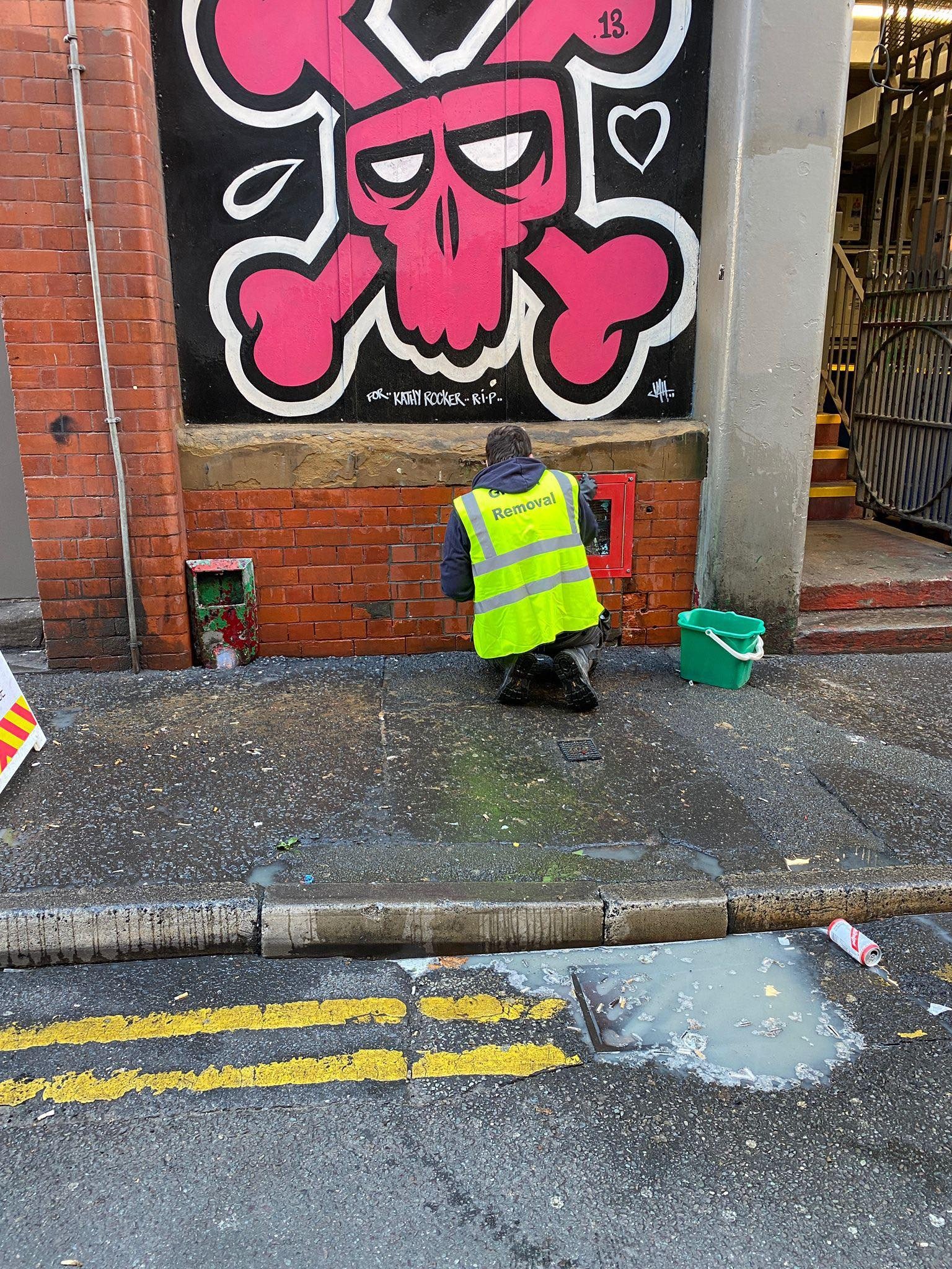 Application of anti-graffiti protective coating